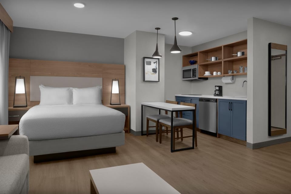 Bed, Photo of the whole room, kitchen