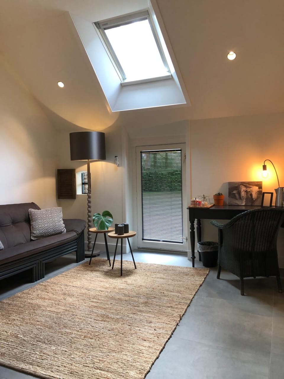Photo of the whole room, Seating area