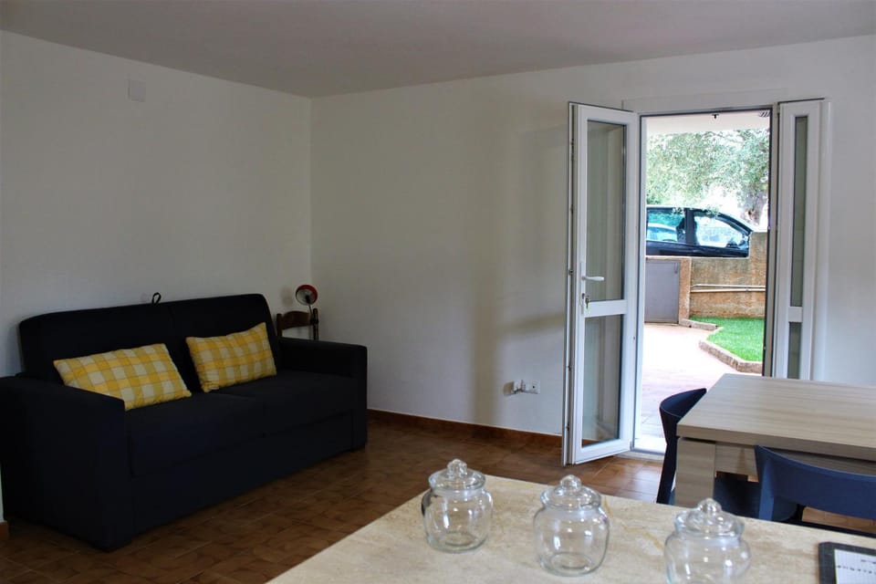 Living room, Garden view