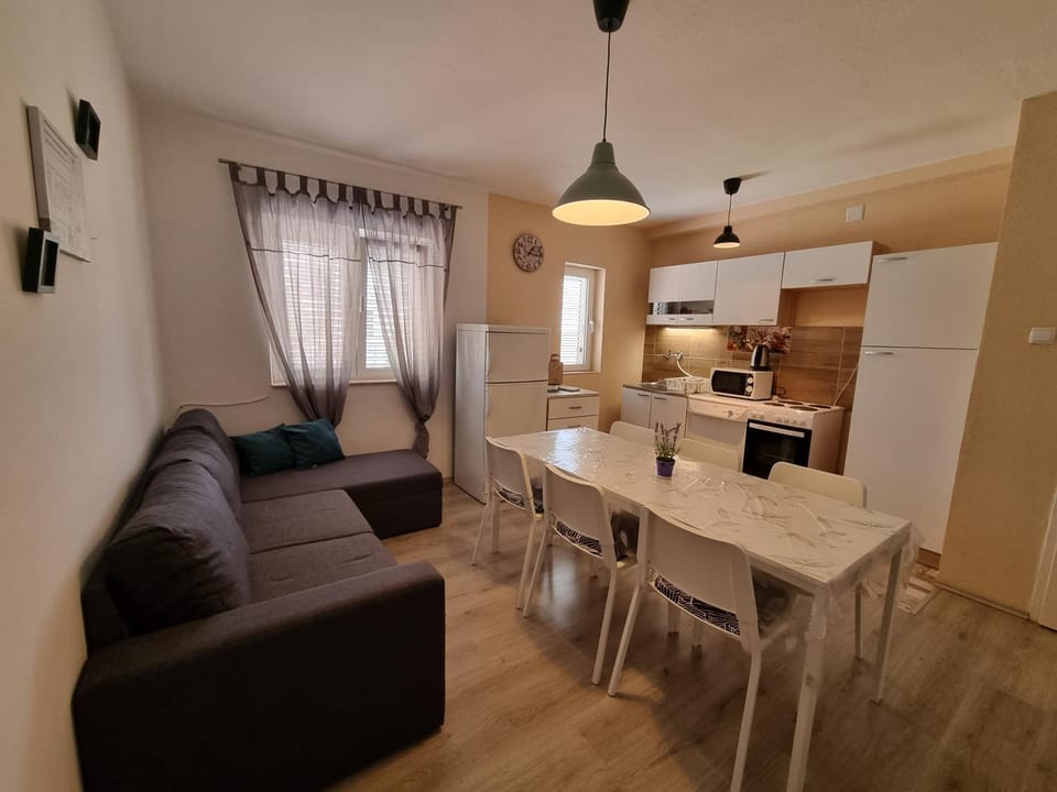 Living room, Dining area, kitchen
