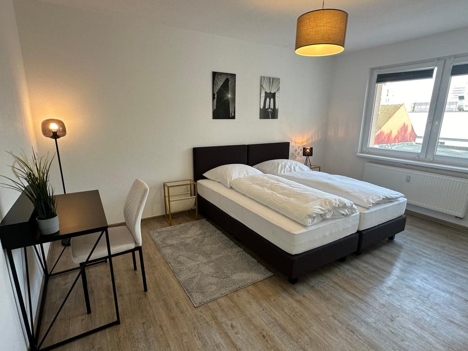 Bed, Photo of the whole room, Seating area