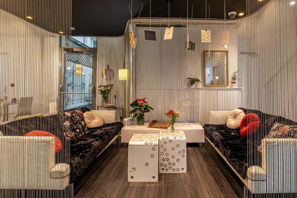 Communal lounge/ TV room, Lobby or reception