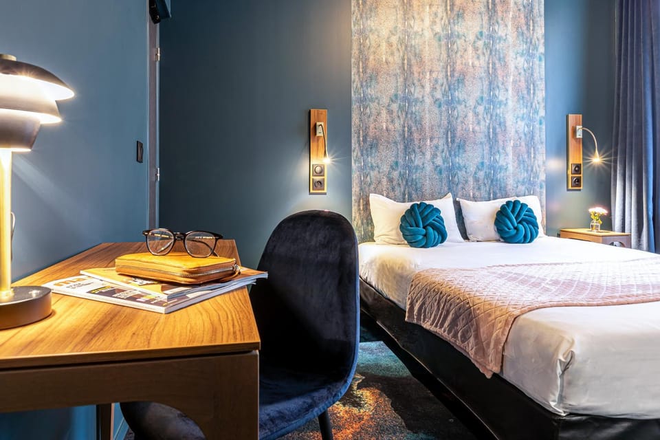 Seating area, Bedroom