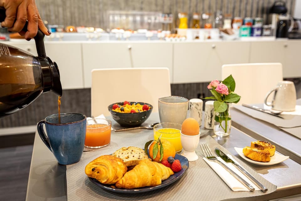 Food and drinks, Breakfast, Continental breakfast, Buffet breakfast