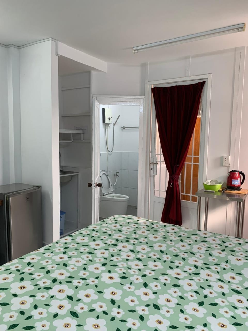 Photo of the whole room, Bedroom