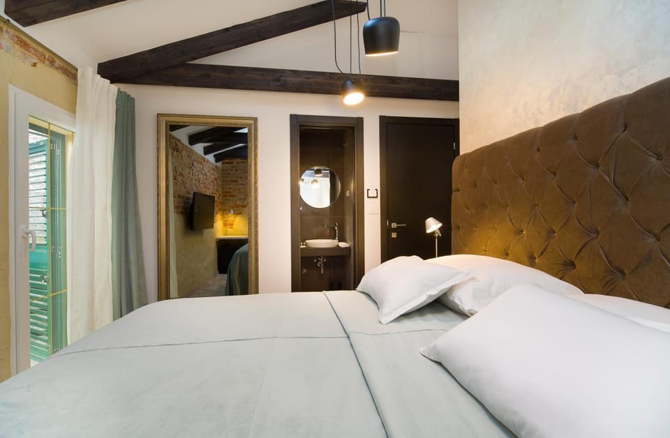 Bed, Balcony/Terrace, Photo of the whole room, Bedroom