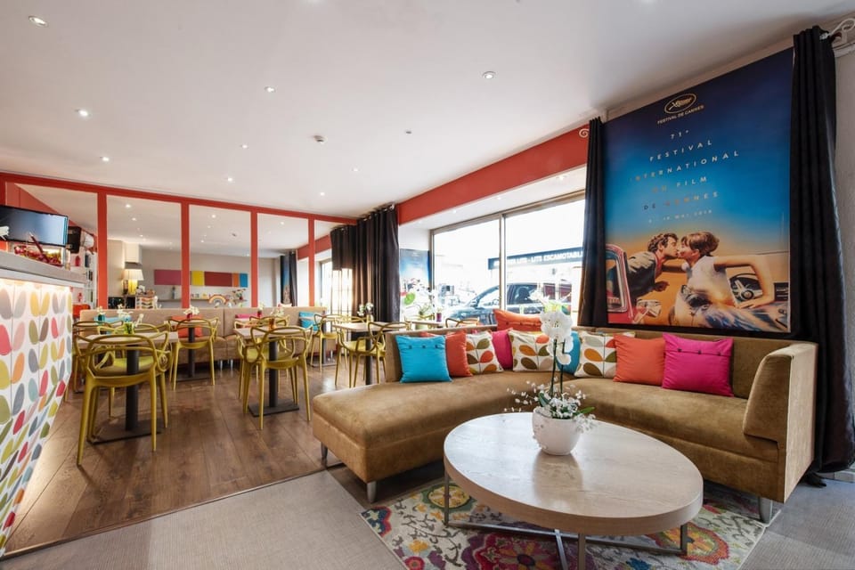 Lounge or bar