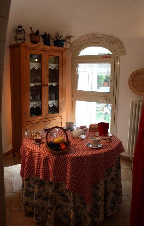 Living room, Italian breakfast