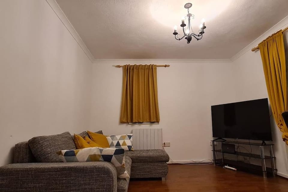 Communal lounge/ TV room, TV and multimedia, Living room, Seating area, Evening entertainment