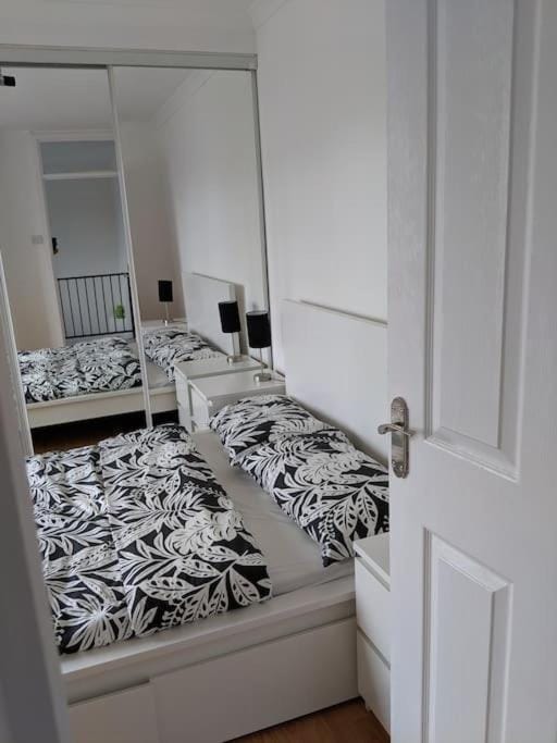 Bed, Photo of the whole room, Bedroom, wardrobe