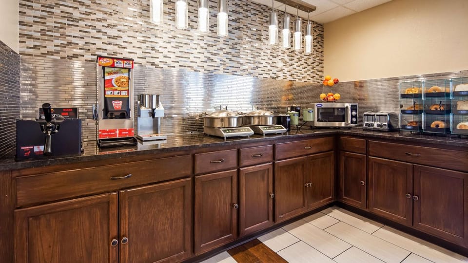 Restaurant/places to eat, Dining area, On site, Breakfast