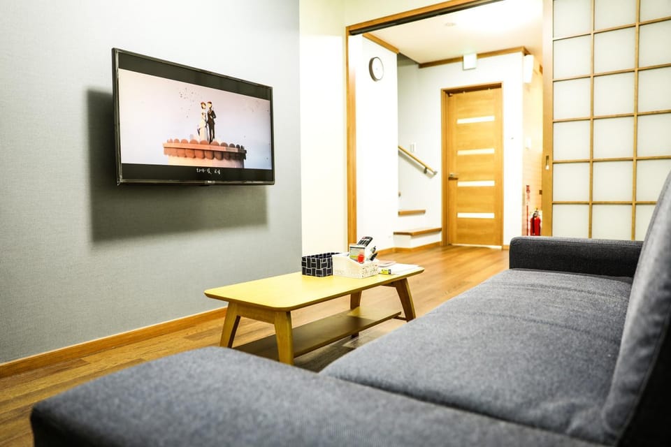 HAKU Wamikyo Bed and Breakfast in Kyoto