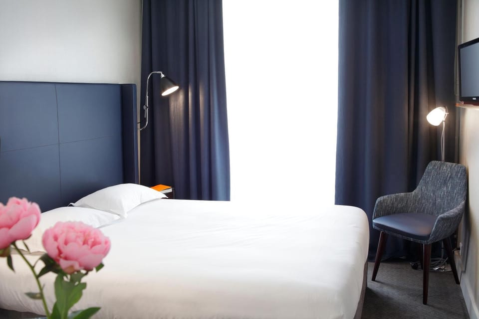 Bed, Photo of the whole room, Bedroom, Shopping Area