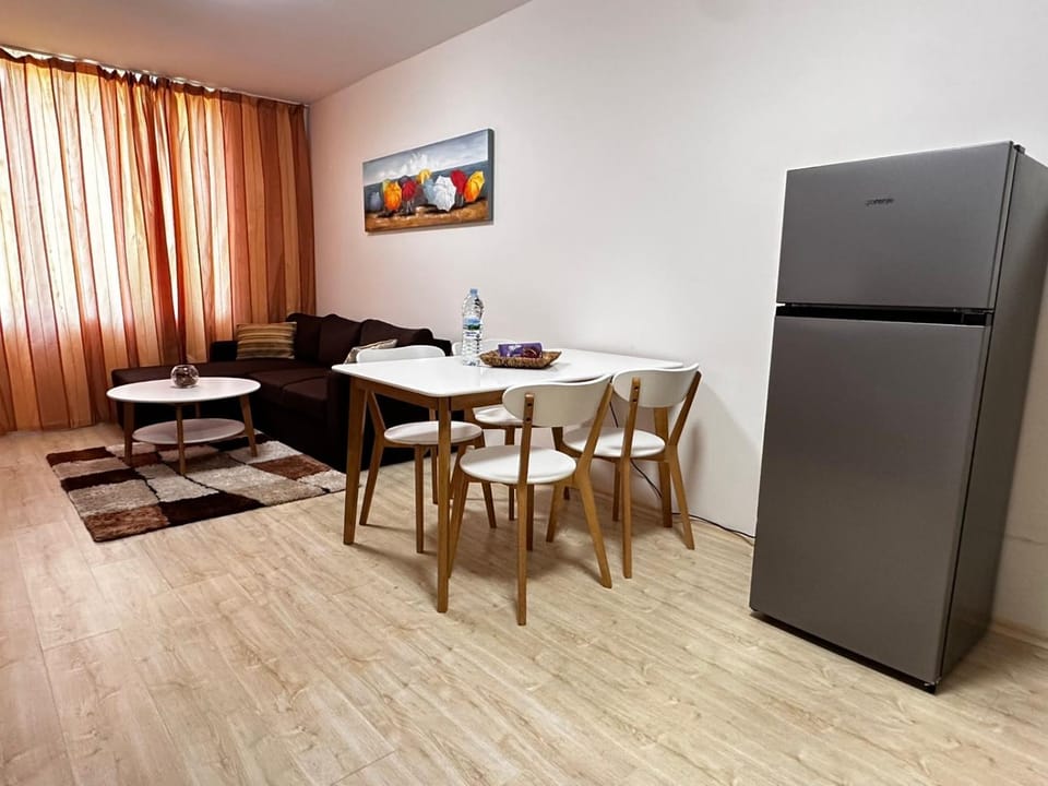 Dining area, kitchen