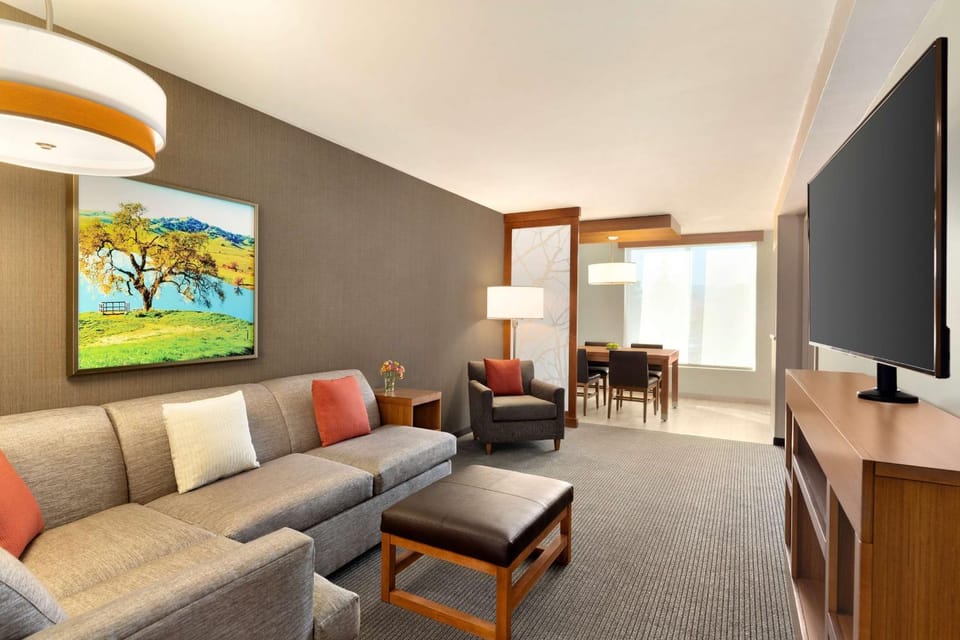 TV and multimedia, Living room, Photo of the whole room, Seating area