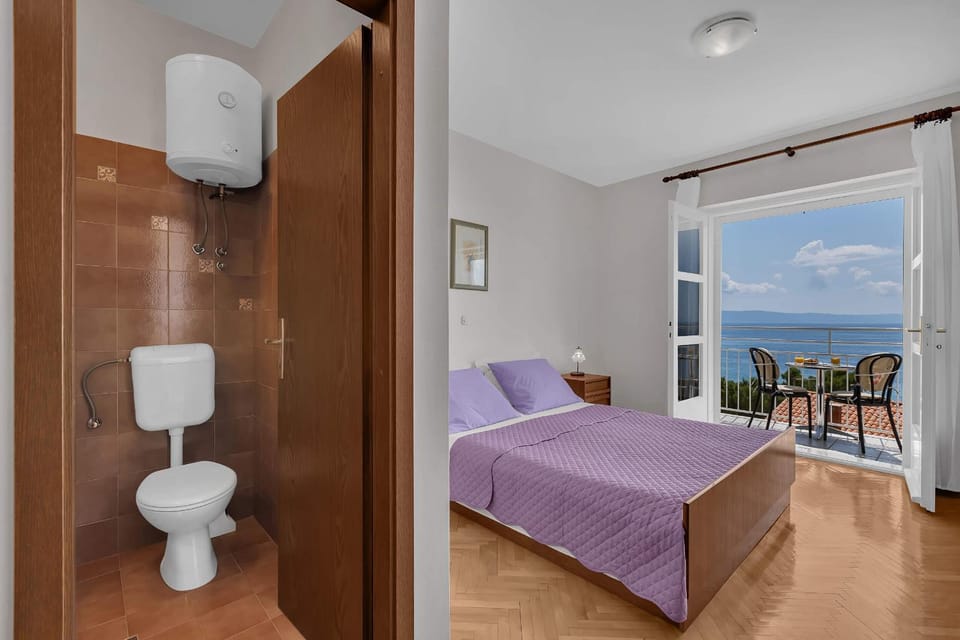 Bathroom, Bedroom, Sea view, towels
