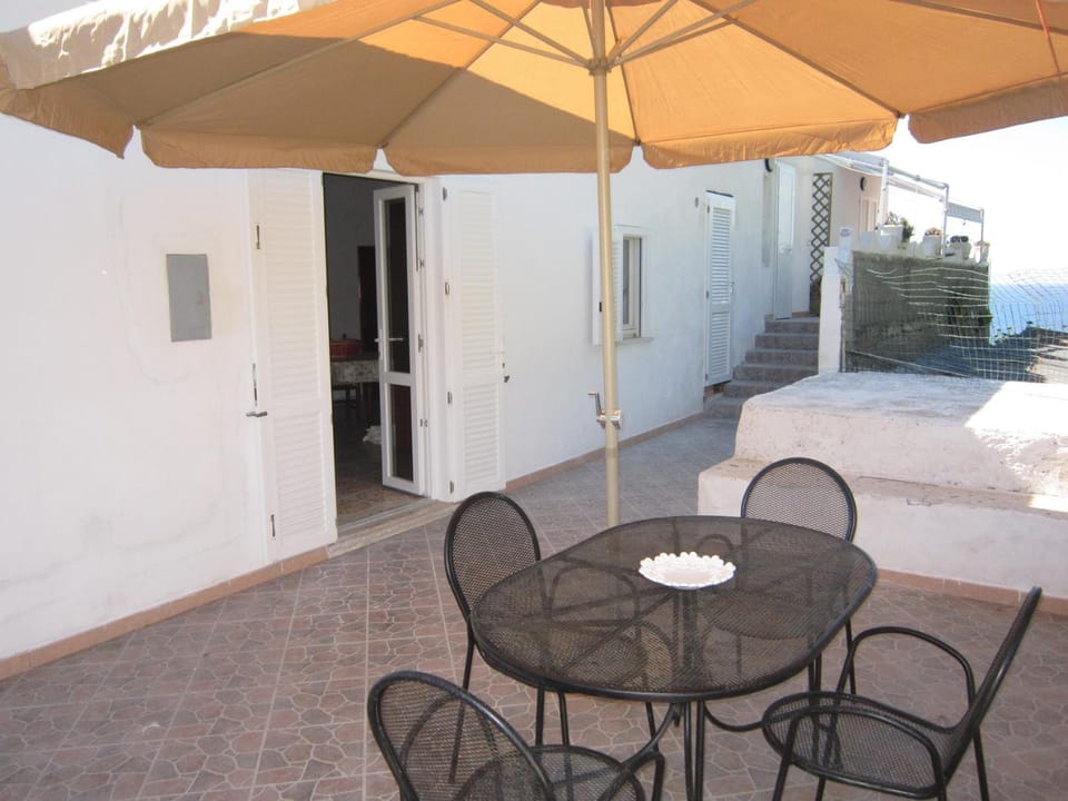 Patio, Facade/entrance, Balcony/Terrace