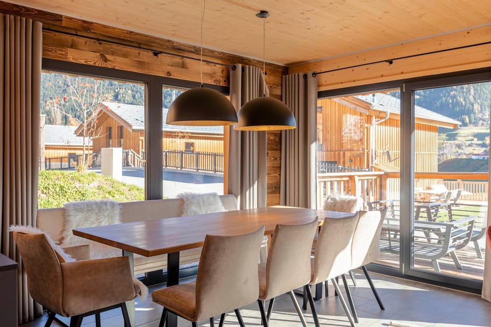 Seating area, Dining area