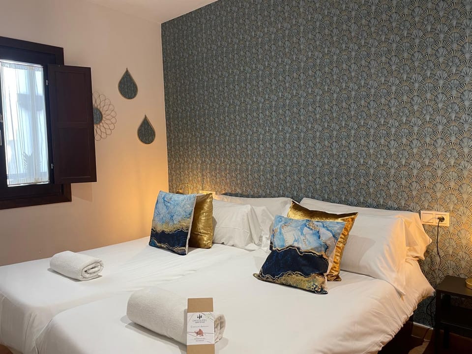 Bed, Photo of the whole room, Bedroom, towels