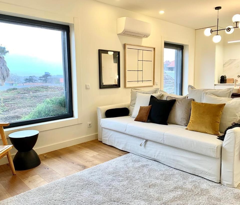 TV and multimedia, View (from property/room), Seating area, Dining area, City view, Garden view, Garden view