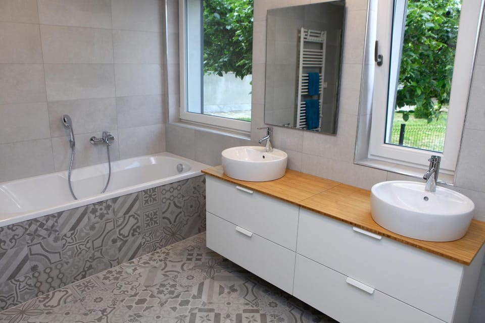 Bathroom, Bath