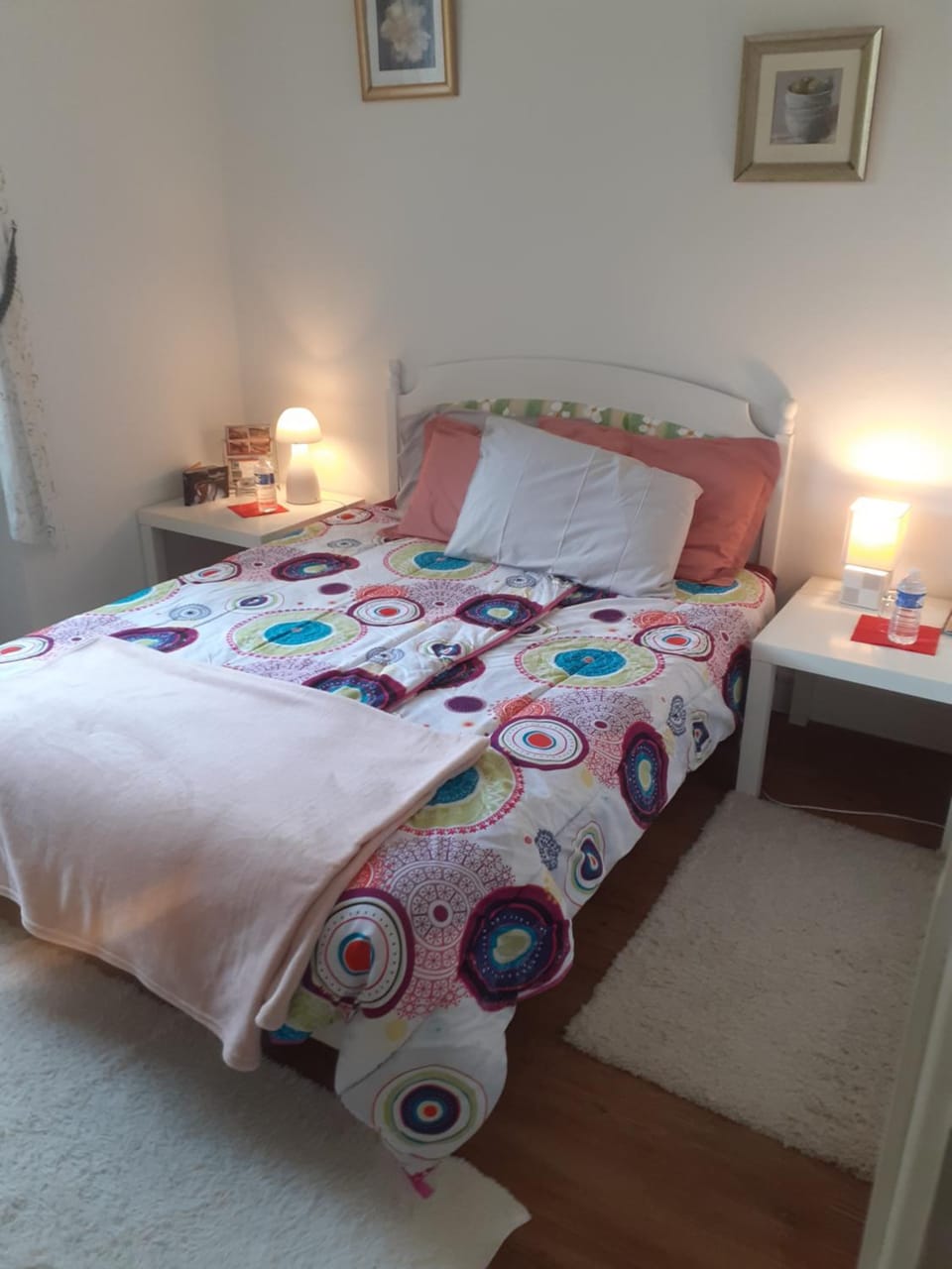 Photo of the whole room, Bedroom, Parking