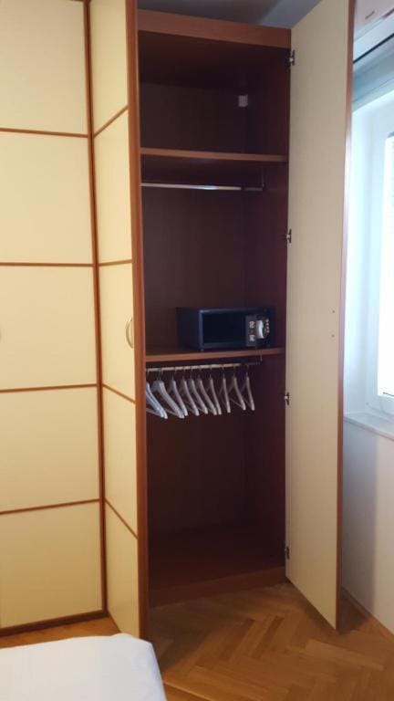 Bedroom, wardrobe