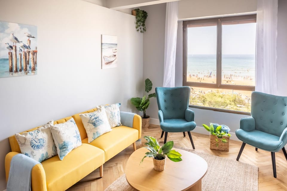 Communal lounge/ TV room, Living room, Lounge or bar, Beach, Sea view