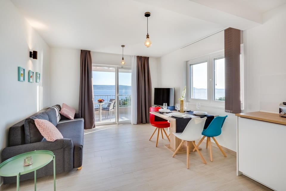 Living room, Dining area