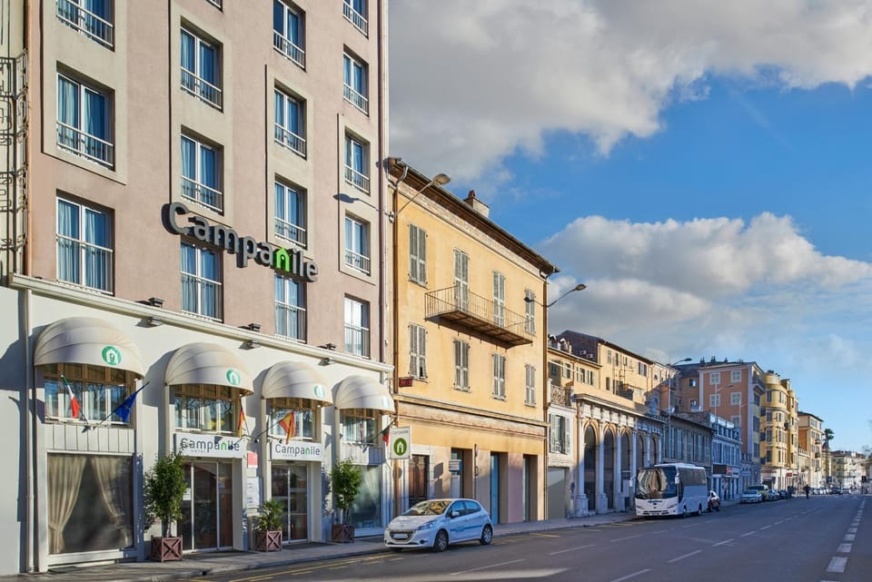 Property building, Neighbourhood, Location