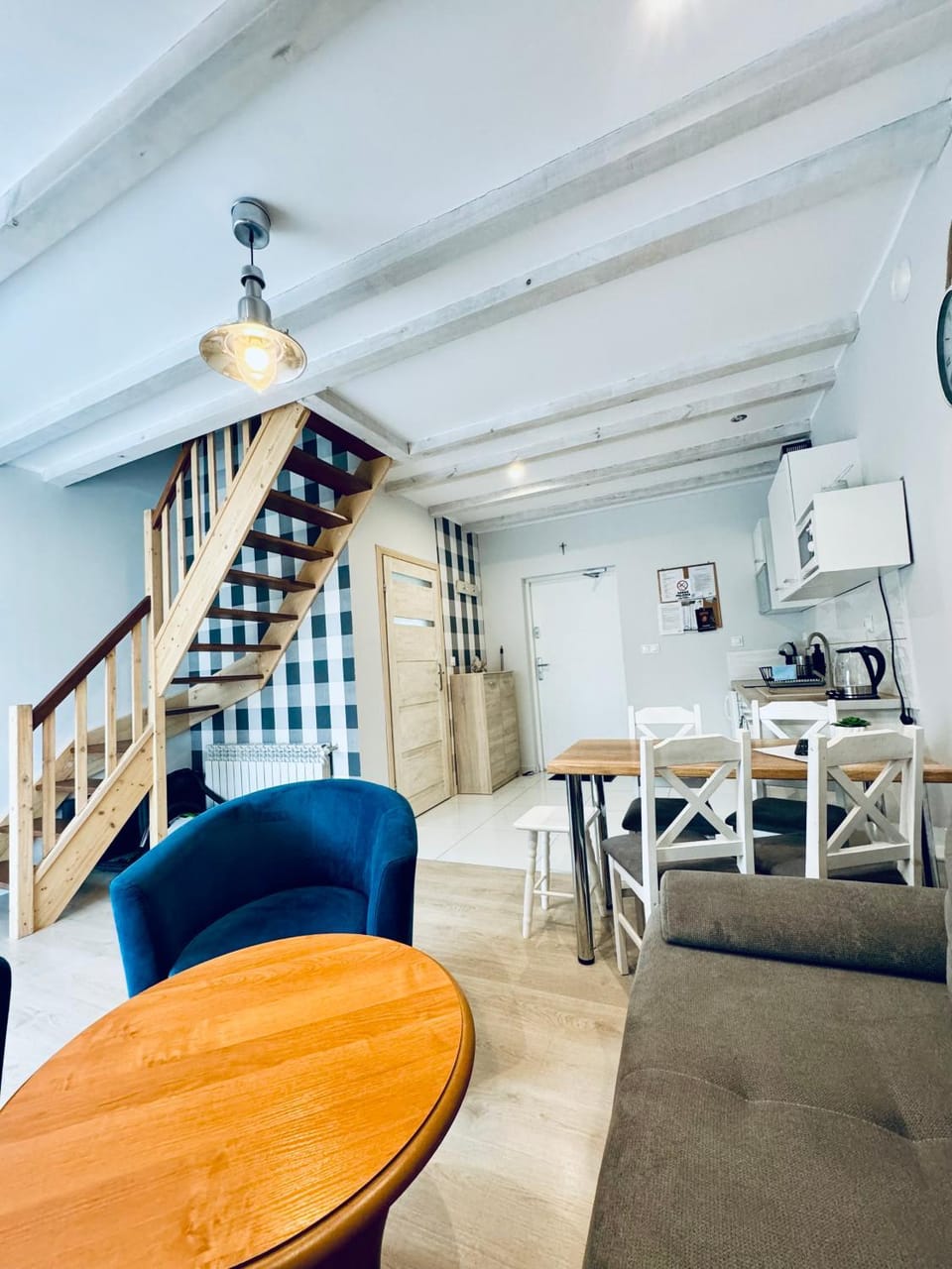 Kitchen or kitchenette, Living room, Seating area, Dining area