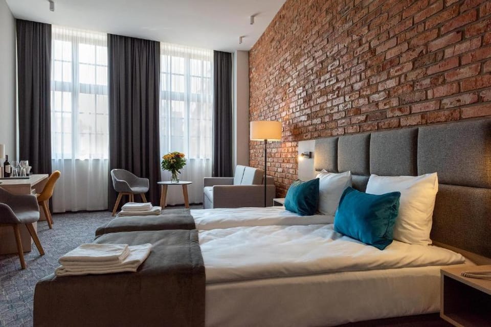 Bed, Photo of the whole room, Seating area, Bedroom