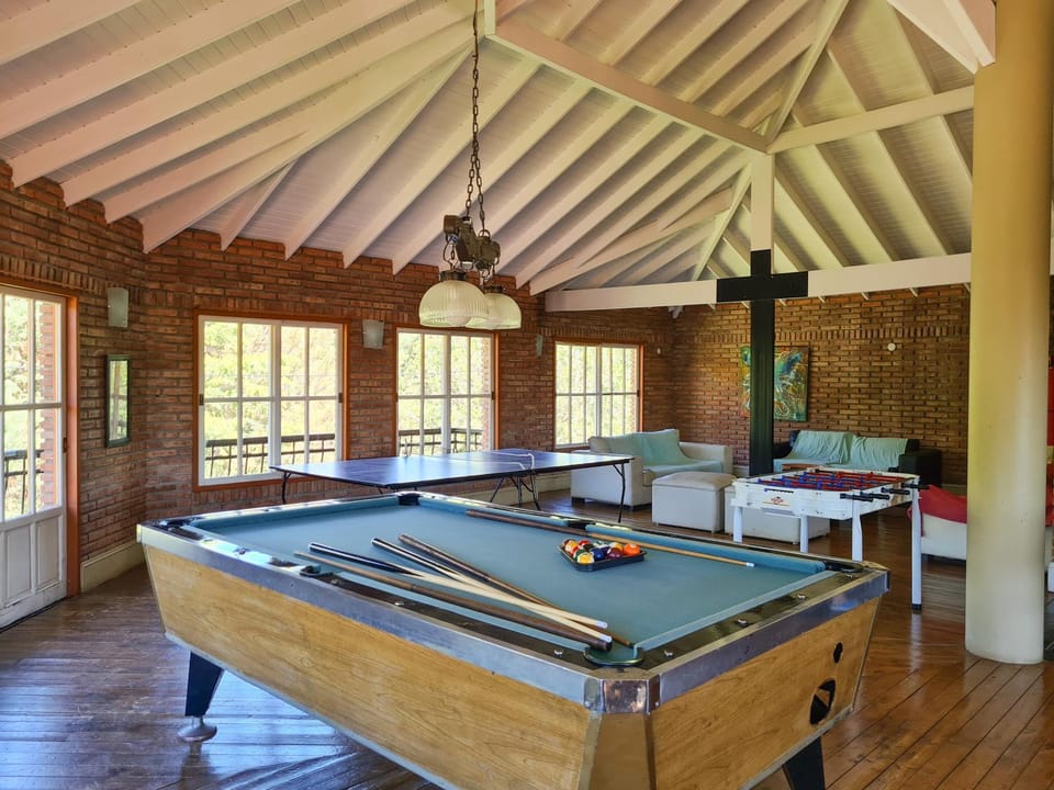 Billiard, Game Room