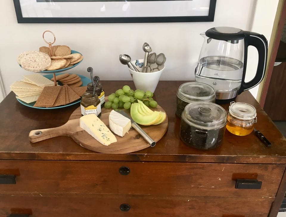 Coffee/tea facilities, Breakfast