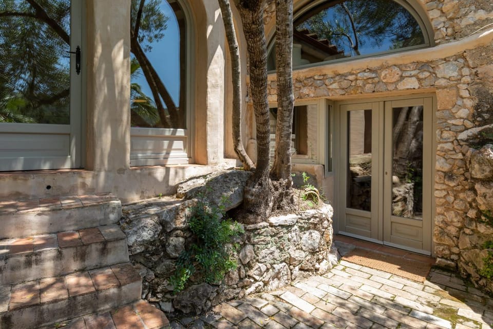Patio, Nearby landmark, Facade/entrance, Spring, Day, Natural landscape, Winter, Summer, Garden, Horse-riding, View (from property/room), Balcony/Terrace, Balcony/Terrace, Dining area, Hiking, Cycling, Autumn, On site, Garden view, Landmark view, Mountain view, Area and facilities, older children, group of guests, Inner courtyard view