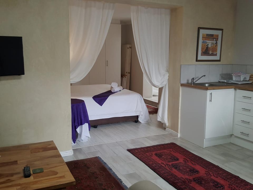 Hedgehog Hollow Apartment in Port Elizabeth