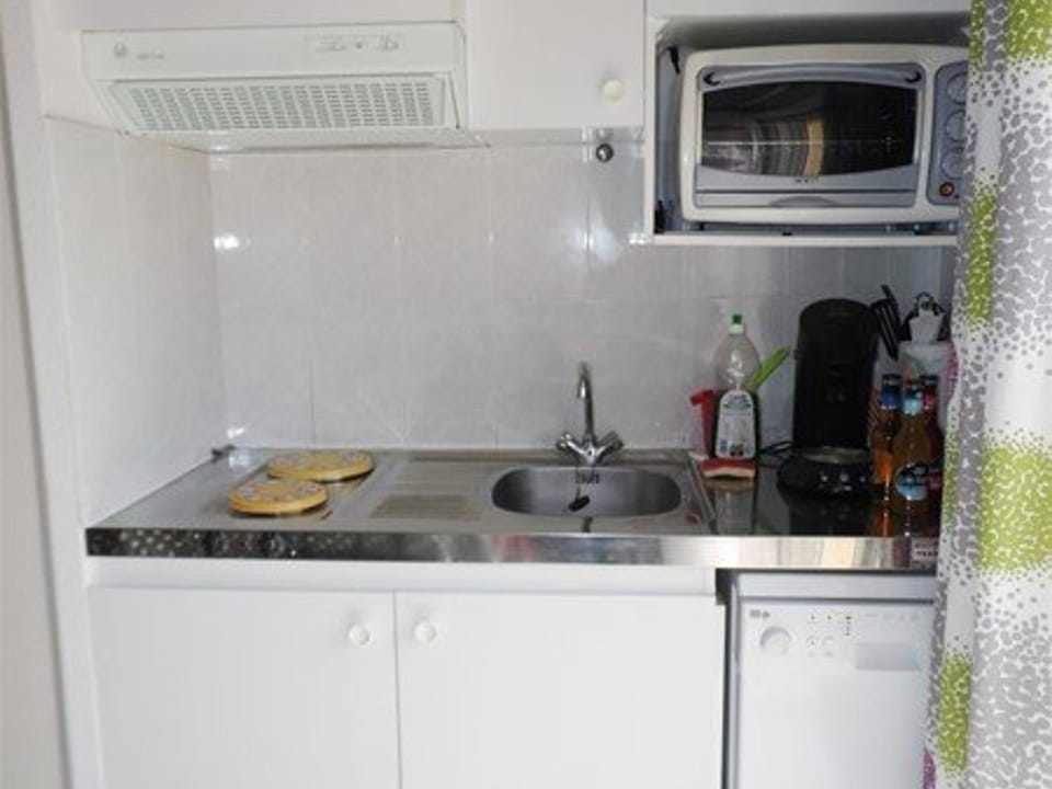 Studio cabine mezzanine cosy avec terrasse et parking privé, proche plages - 4 couchages - FR-1-326-606 Cabin in Marseillan