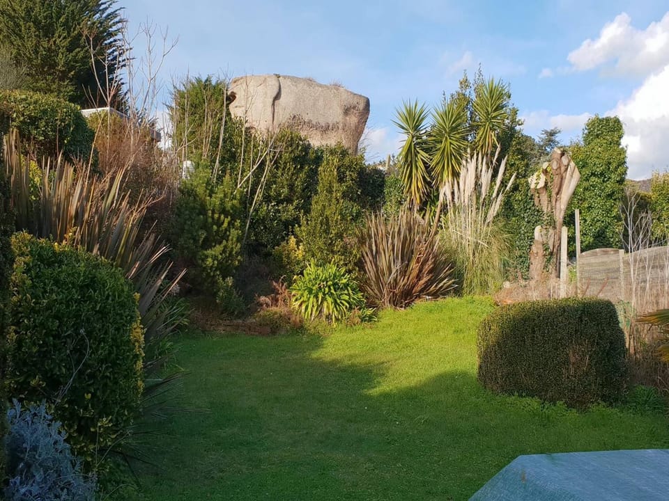 Maison pour 6 pers. à Trégastel avec jardin clos, proche plage et commerces, WiFi et billard - FR-1-368-159 House in Trégastel