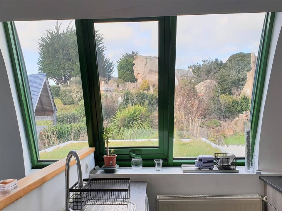 Maison pour 6 pers. à Trégastel avec jardin clos, proche plage et commerces, WiFi et billard - FR-1-368-159 House in Trégastel