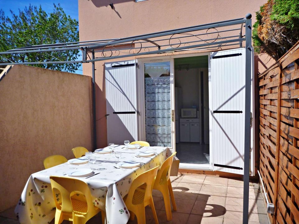Maisonnette 4 pers avec terrasse, piscine, proche plage, animaux acceptés - FR-1-387-145 Apartment in Marseillan