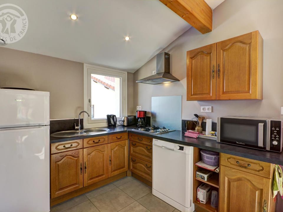 Gîte confortable à Genilac avec terrasse et jardin, idéal pour 2 personnes - FR-1-496-114 House in Auvergne-Rhône-Alpes