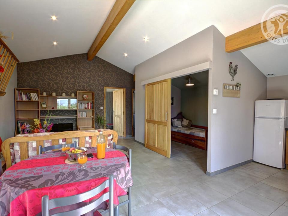 Gîte confortable à Genilac avec terrasse et jardin, idéal pour 2 personnes - FR-1-496-114 House in Auvergne-Rhône-Alpes