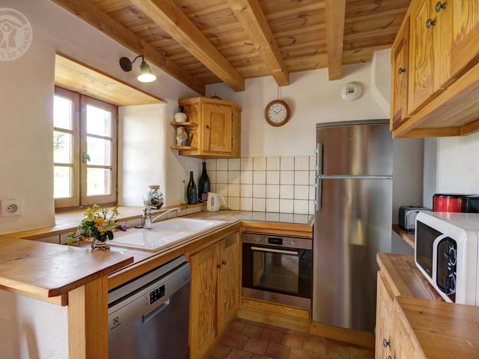 Grange rénovée avec jardin clos, animaux acceptés, proche des Monts du Lyonnais - FR-1-496-119 House in Auvergne-Rhône-Alpes