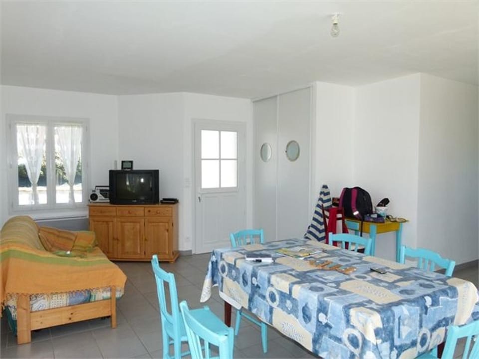 Maison Familiale à Longeville-sur-Mer, Proche Plage et Commerces, Terrasse et Jardin Clôturé - FR-1-336-78 House in Pays de la Loire