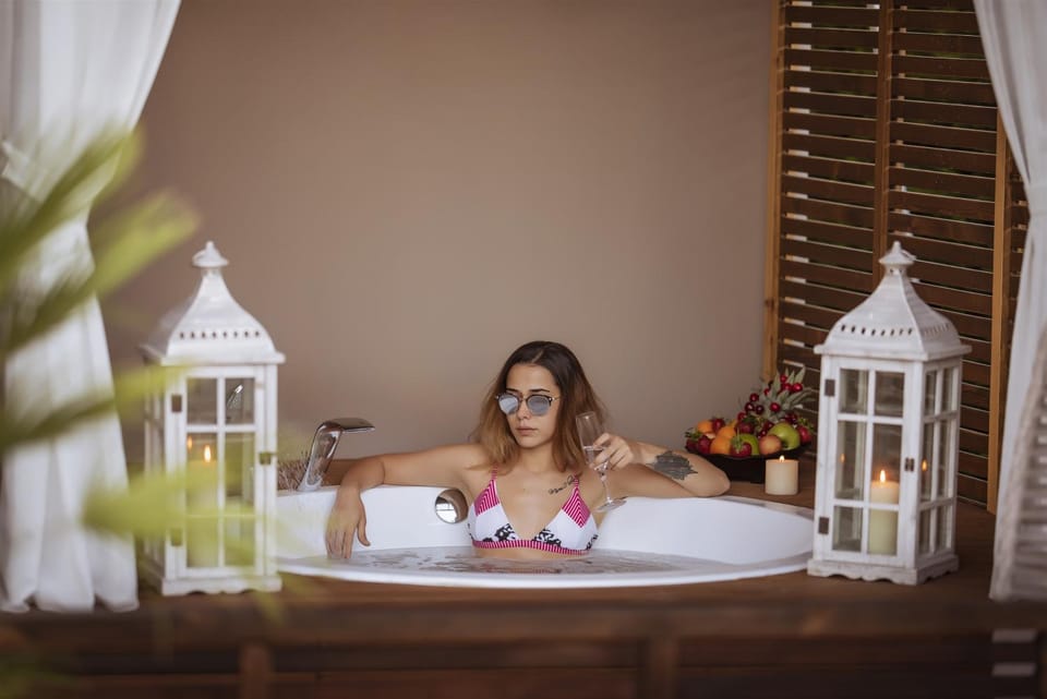 People, Hot Tub