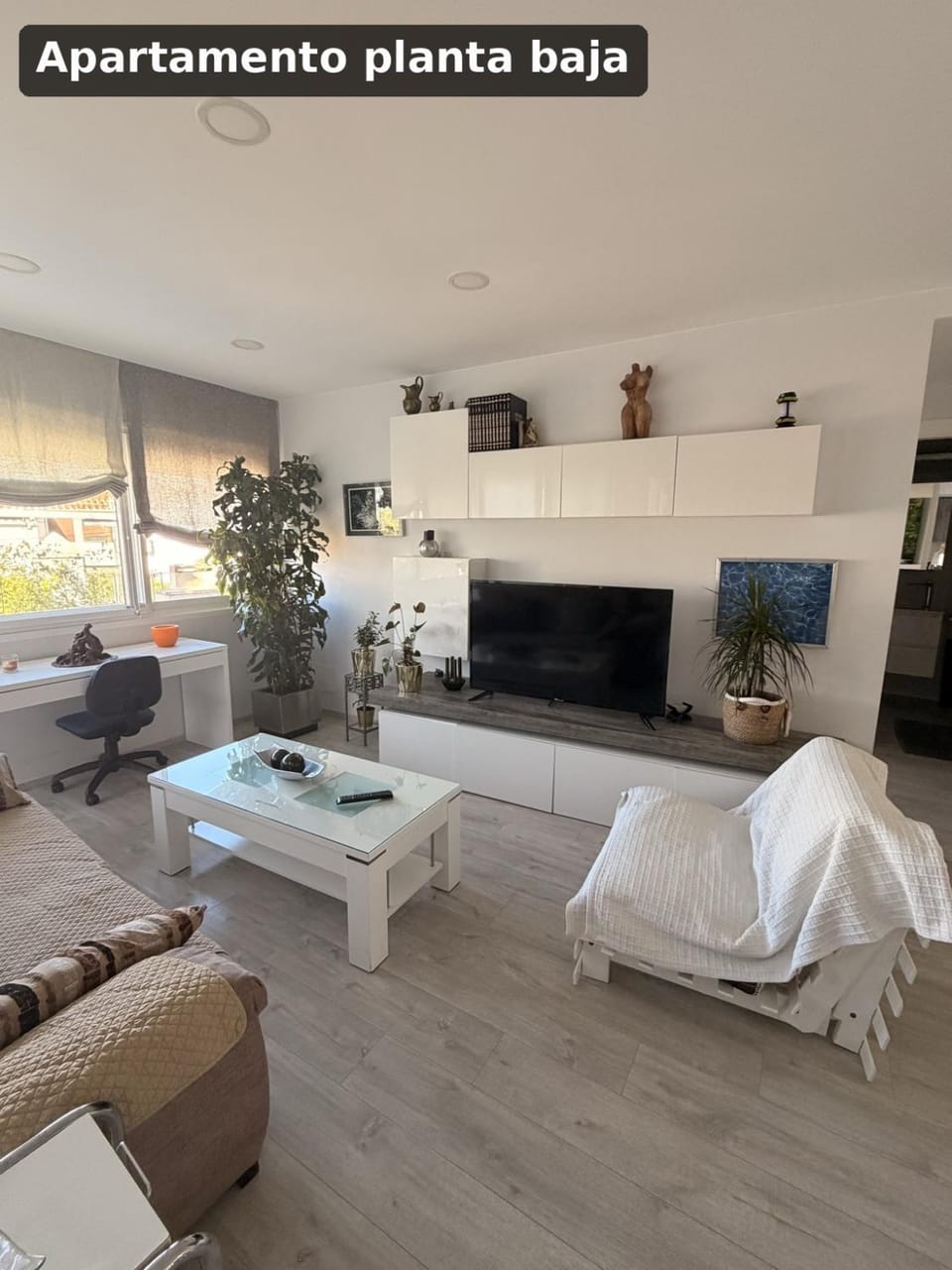 Communal lounge/ TV room, TV and multimedia, Living room, Seating area