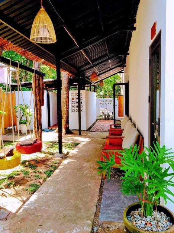 Property building, Spring, Garden, Balcony/Terrace