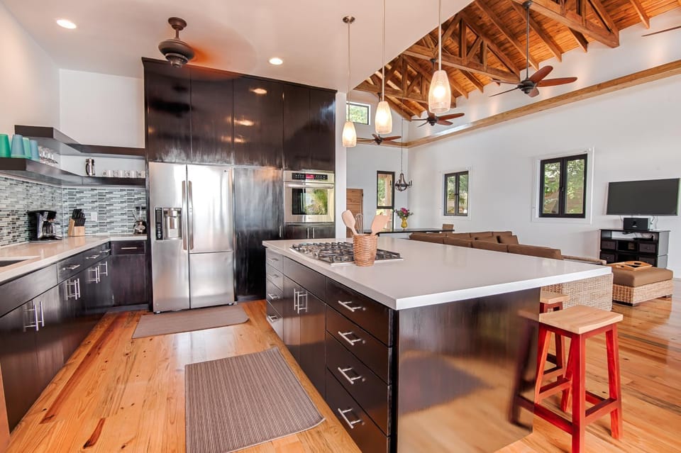 Kitchen or kitchenette, Dining area, dishwasher, minibar, pet friendly, stove, toaster