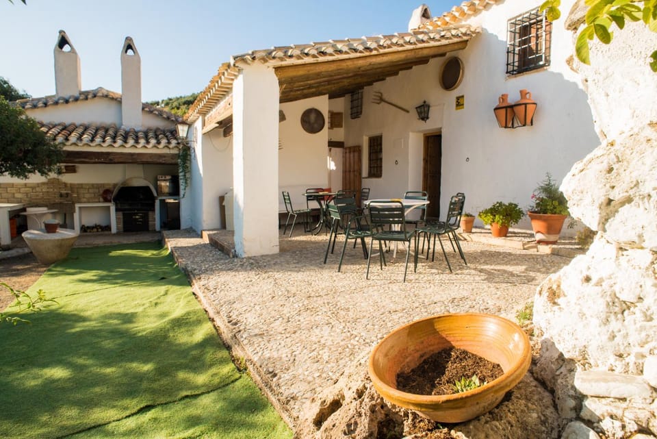 Patio, BBQ facilities