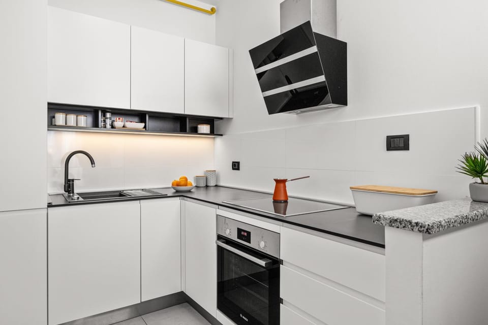 Kitchen or kitchenette, dishwasher, stove